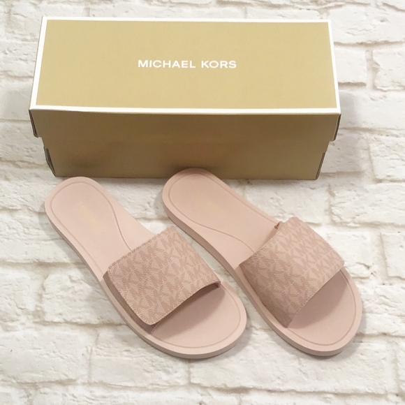 LAST ONE❗MICHAEL KORS Wade Slide In Ballet Color - Picture 8 of 10